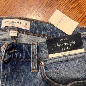Abercrombie Curve Love Mid Rise Straight Jean 27 Short